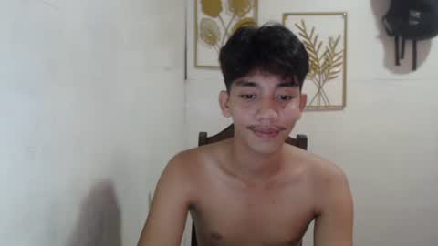 Snapshot of gentlemanlustx chatting on 10/06/25, 05:16 Rayl online show from 10/06/25, 05:16