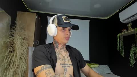 independent model online show from 02/08/25, 01:22