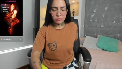 Snapshot of georgina_vega chatting on 12/19/24, 03:52 Georgina online show from 12/19/24, 03:52