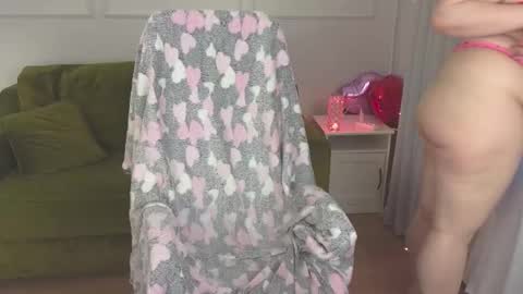 Snapshot of georginia_grimes chatting on 02/14/25, 01:40 Georginia online show from 02/14/25, 01:40