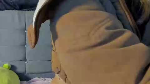 geraldinesuaan online show from 12/16/25, 06:57