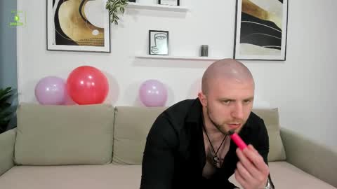 Snapshot of gerard_finbar chatting on 02/14/25, 10:07 Gerard Finbar online show from 02/14/25, 10:07