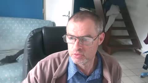 Snapshot of geronemo62 chatting on 10/18/25, 10:38 geronemo62 online show from 10/18/25, 10:38