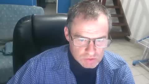 Snapshot of geronemo62 chatting on 11/15/25, 06:37 geronemo62 online show from 11/15/25, 06:37