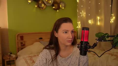 Anna online show from 10/21/25, 02:29