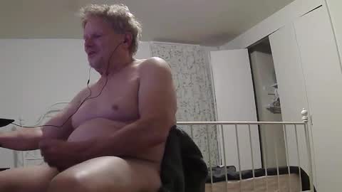 Snapshot of gethyn chatting on 01/14/25, 04:57 Gethyn online show from 01/14/25, 04:57