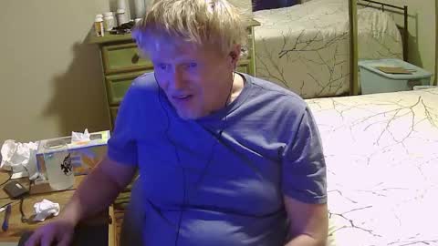 Snapshot of gethyn chatting on 02/15/25, 09:27 Gethyn online show from 02/15/25, 09:27