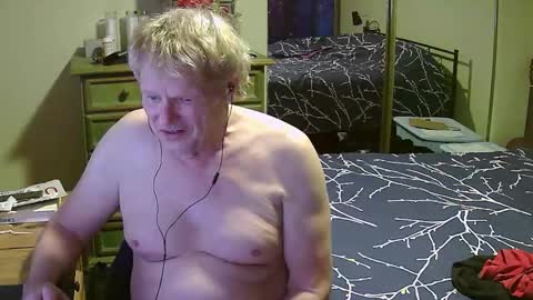 Snapshot of gethyn chatting on 02/22/25, 10:07 Gethyn online show from 02/22/25, 10:07