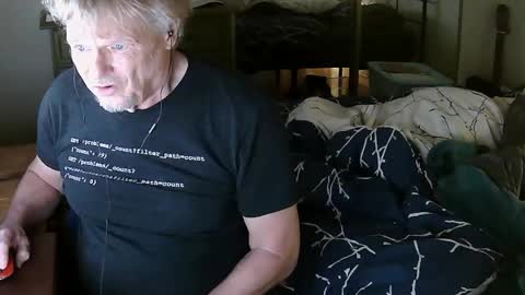 Snapshot of gethyn chatting on 02/26/25, 12:47 Gethyn online show from 02/26/25, 12:47