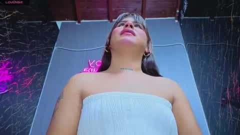 Snapshot of gewn2004 chatting on 12/17/25, 10:54 gewn2004 online show from 12/17/25, 10:54