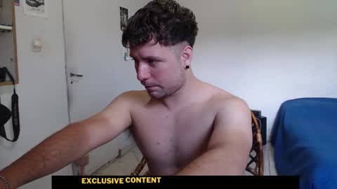 gferrari1996 online show from 12/15/25, 04:33