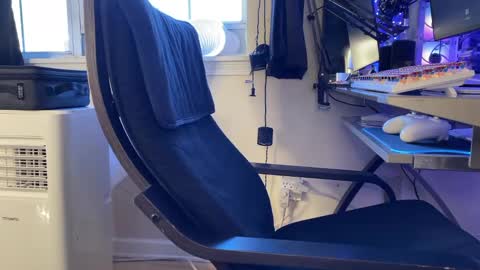 Snapshot of ghostdaddy9 chatting on 11/23/25, 03:23 big boy ghost face online show from 11/23/25, 03:23