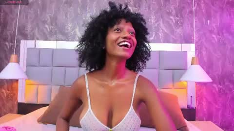 Snapshot of gia_bell chatting on 06/22/26, 01:08 gia_bell online show from 06/22/26, 01:08