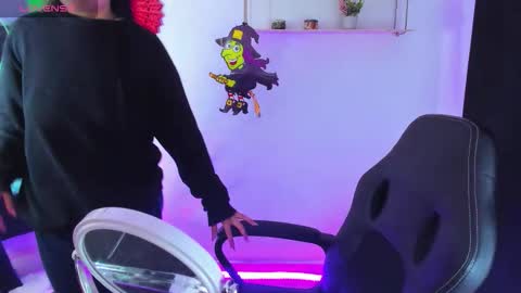 Snapshot of gia_contii chatting on 10/20/25, 10:54 giaaaa online show from 10/20/25, 10:54