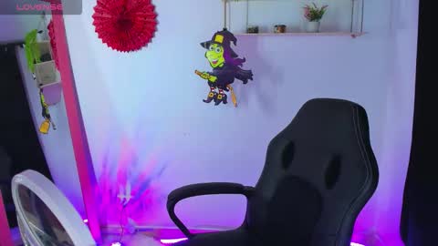 Snapshot of gia_contii chatting on 10/27/25, 12:47 giaaaa online show from 10/27/25, 12:47