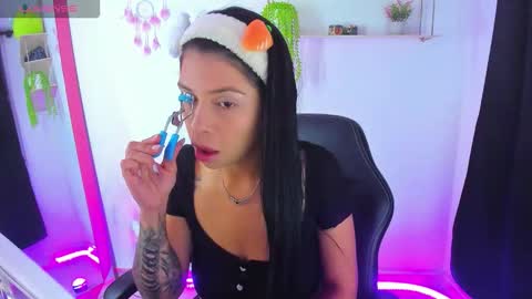 Snapshot of gia_contii chatting on 12/13/25, 11:10 giaaaa online show from 12/13/25, 11:10