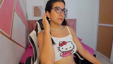 Snapshot of gia_cutee chatting on 10/07/25, 03:14 Gia online show from 10/07/25, 03:14