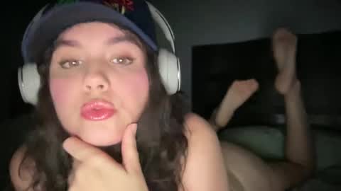 Snapshot of gia_is_horny chatting on 12/04/24, 04:54 The Queen of Squirt online show from 12/04/24, 04:54