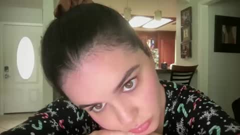 Snapshot of gia_is_horny chatting on 12/05/24, 08:11 The Queen of Squirt online show from 12/05/24, 08:11
