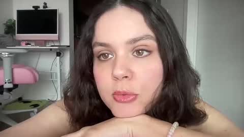 Snapshot of gia_is_horny chatting on 12/13/24, 05:54 The Queen of Squirt online show from 12/13/24, 05:54