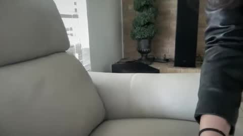 Snapshot of gia_is_horny chatting on 12/26/24, 09:26 The Queen of Squirt online show from 12/26/24, 09:26