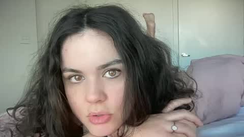 Snapshot of gia_is_horny chatting on 01/11/25, 03:52 The Queen of Squirt online show from 01/11/25, 03:52