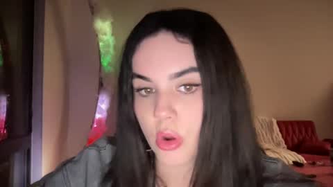 Snapshot of gia_is_horny chatting on 01/12/25, 03:17 The Queen of Squirt online show from 01/12/25, 03:17