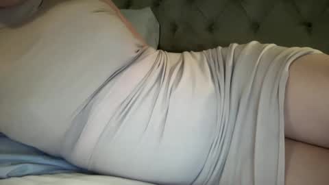 Snapshot of gia_is_horny chatting on 03/11/25, 03:37 The Queen of Squirt online show from 03/11/25, 03:37