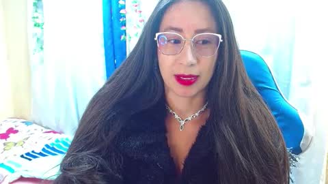 Gia  online show from 11/08/25, 02:39