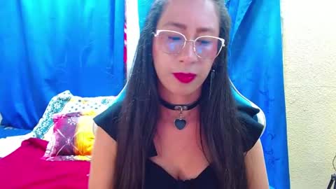 Snapshot of gia_leinn chatting on 05/13/26, 09:44 Gia online show from 05/13/26, 09:44