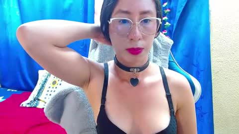 Snapshot of gia_leinn chatting on 05/14/26, 04:03 Gia online show from 05/14/26, 04:03