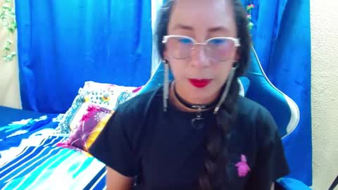 Snapshot of gia_leinn chatting on 05/20/26, 10:49 Gia online show from 05/20/26, 10:49