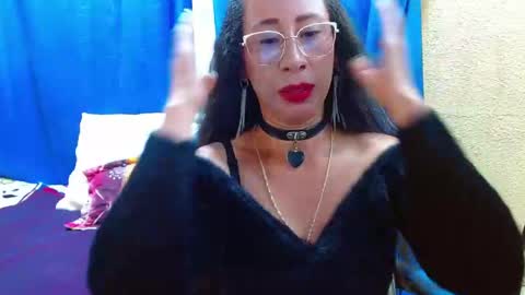 Snapshot of gia_leinn chatting on 06/06/26, 10:25 Gia online show from 06/06/26, 10:25