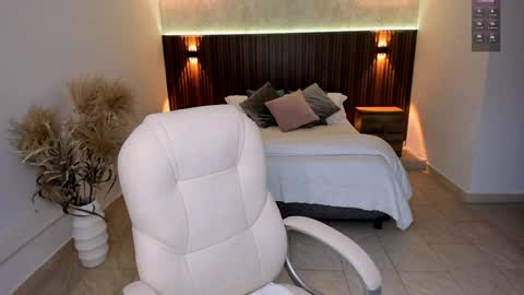 Gia lowry online show from 02/07/25, 03:12