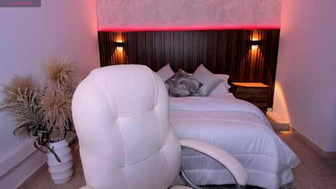 Gia lowry online show from 03/05/25, 03:08