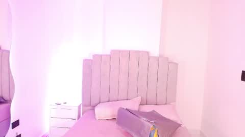 Snapshot of gia_roux_ chatting on 06/16/26, 07:16 gia_roux_ online show from 06/16/26, 07:16