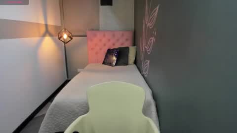 Snapshot of giafox_ chatting on 12/27/24, 11:50 G I A FOX online show from 12/27/24, 11:50