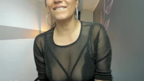 Snapshot of giafox_ chatting on 02/14/25, 10:36 G I A FOX online show from 02/14/25, 10:36