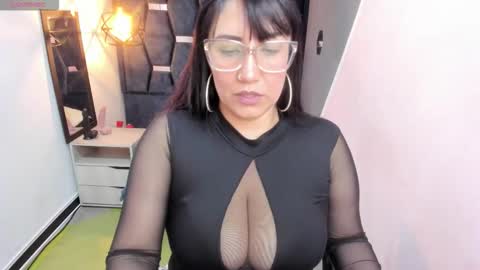 Snapshot of giafox_ chatting on 10/02/25, 01:29 G I A FOX online show from 10/02/25, 01:29
