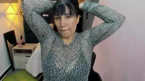 Snapshot of giafox_ chatting on 10/19/25, 01:01 G I A FOX online show from 10/19/25, 01:01