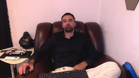 Gianni online show from 10/19/25, 04:29