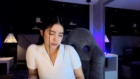 Gia online show from 11/08/25, 01:22