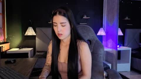 Gia online show from 11/19/25, 02:28