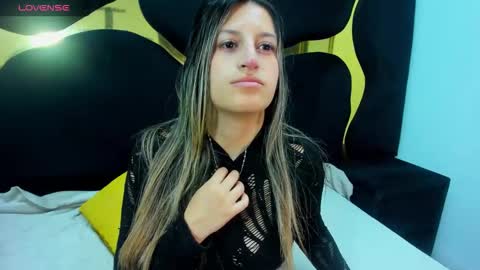 GiaRoussel online show from 10/31/25, 03:02