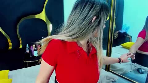 GiaRoussel online show from 11/19/25, 04:40