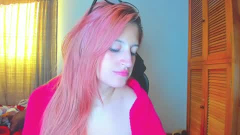 Snapshot of giaroussel chatting on 06/19/26, 02:21 GiaRoussel online show from 06/19/26, 02:21