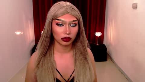 Snapshot of giaxxx01 chatting on 12/08/24, 08:41 Gia X online show from 12/08/24, 08:41