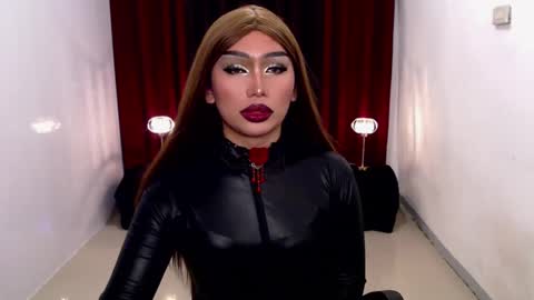 Snapshot of giaxxx01 chatting on 12/17/24, 03:39 Gia X online show from 12/17/24, 03:39