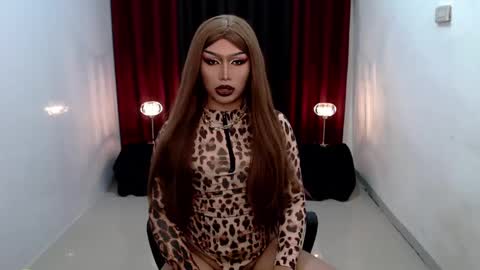 Snapshot of giaxxx01 chatting on 12/23/24, 09:27 Gia X online show from 12/23/24, 09:27