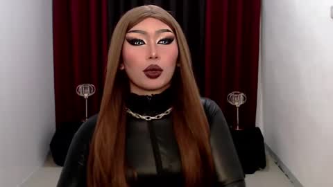 Snapshot of giaxxx01 chatting on 01/12/25, 07:43 Gia X online show from 01/12/25, 07:43